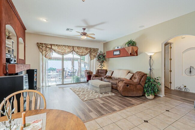 Building Photo - Charming single level 4 Bed home in Peoria !!