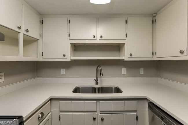 Building Photo - 1398 Lakeview Pkwy