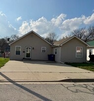 Building Photo - 322 N Prairie St