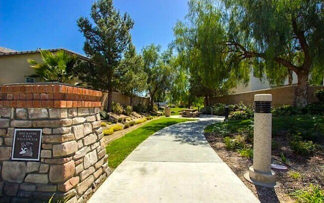 Building Photo - 4BD 3.5BA Waterfront Home on Cul-De-Sac in...