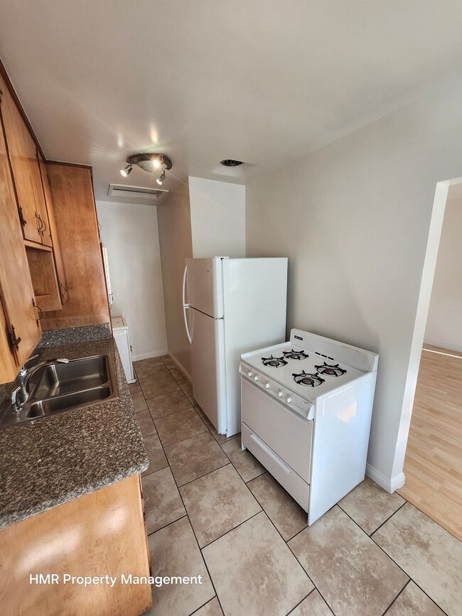 Building Photo - Beautilful 1-bedroom Upstairs Apartment in Pomona