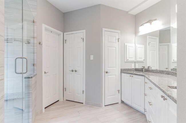 Building Photo - 5221 China Garden Dr