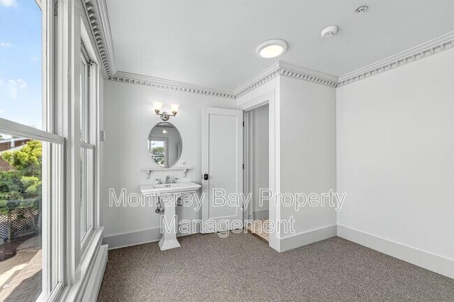 Building Photo - 225 Central Ave