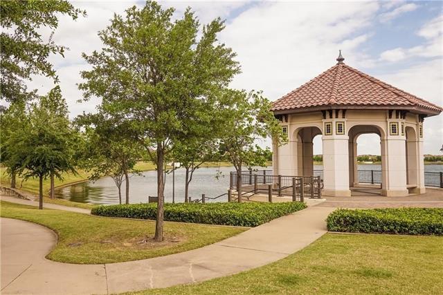 Building Photo - 602 Arbol