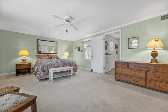 Building Photo - 5457 N Berkeley Blvd