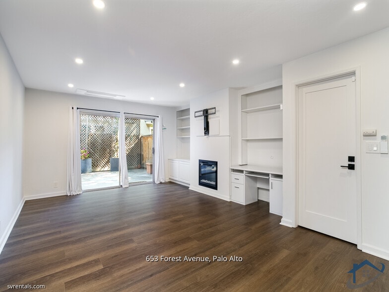 Building Photo - 653 Forest Ave