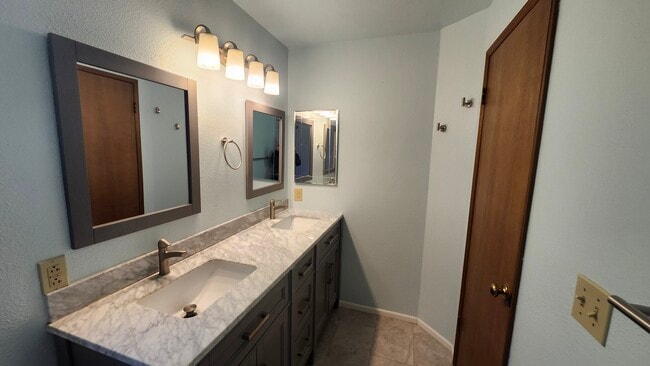 Building Photo - 35336 10th Pl SW