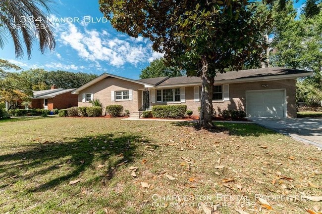 Building Photo - 1334 Manor Blvd