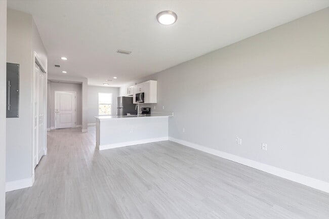 Building Photo - BRAND NEW Construction, 3 bed / 2 bath Rent-Ready Home in Port Charlotte!