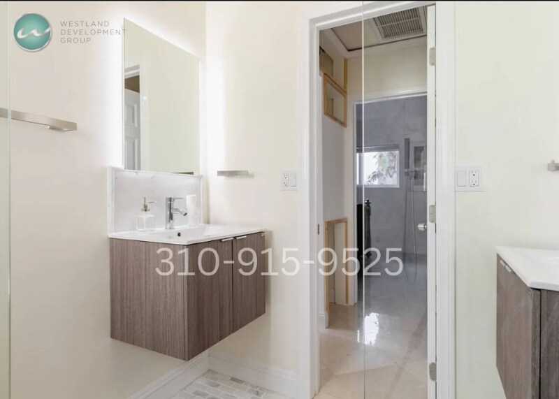 Building Photo - 11817 Darlington Ave