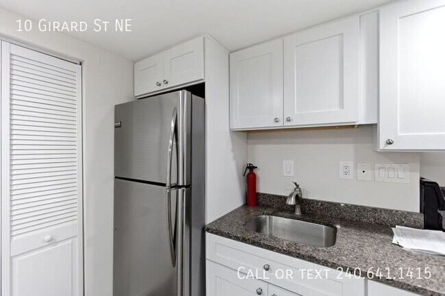 Building Photo - 10 Girard St NE