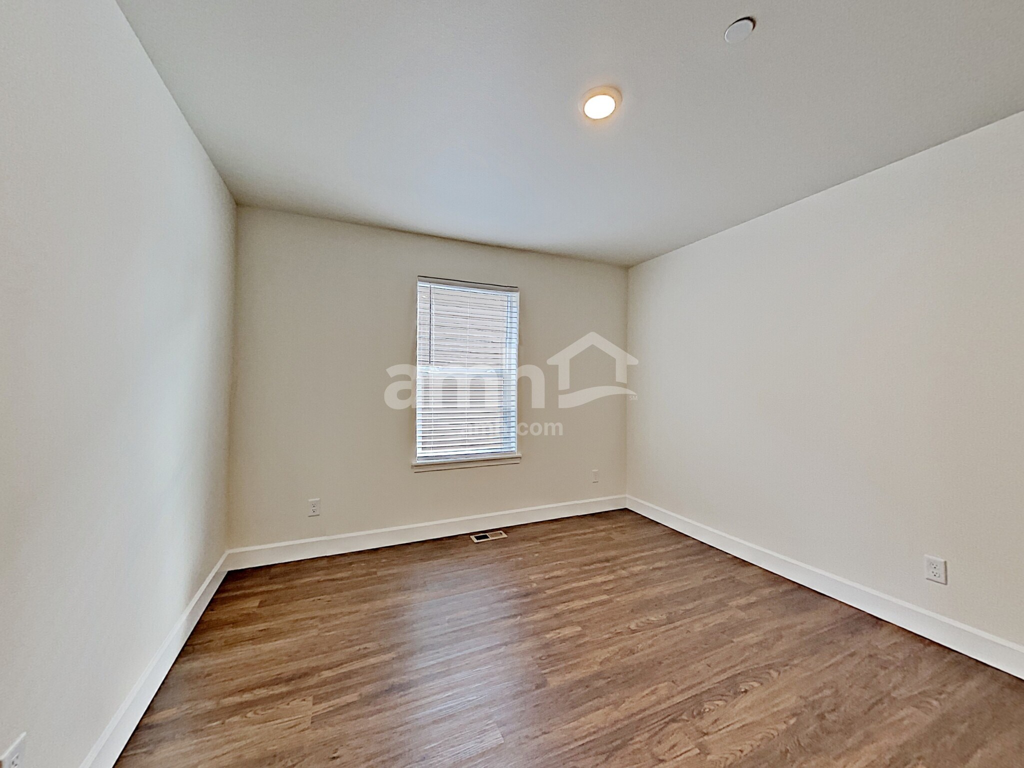 Building Photo - 10618 137th St E