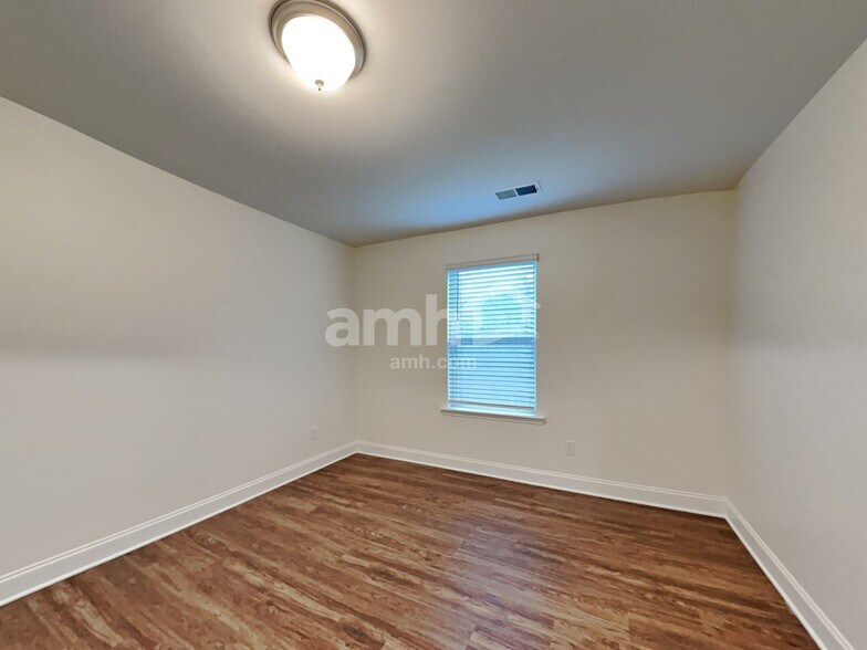 Building Photo - 130 Alaina Ct