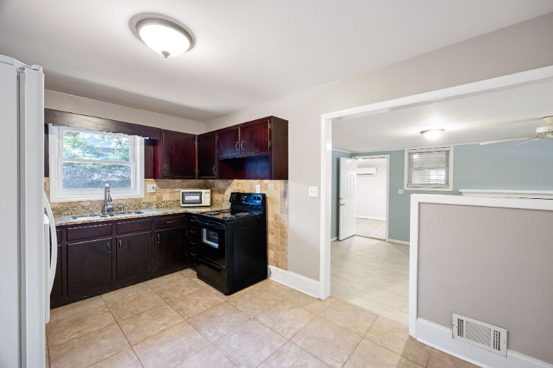 Building Photo - 2563 Dering Ct NE
