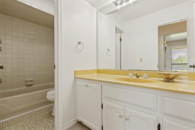 Building Photo - 57 Serenada Ln