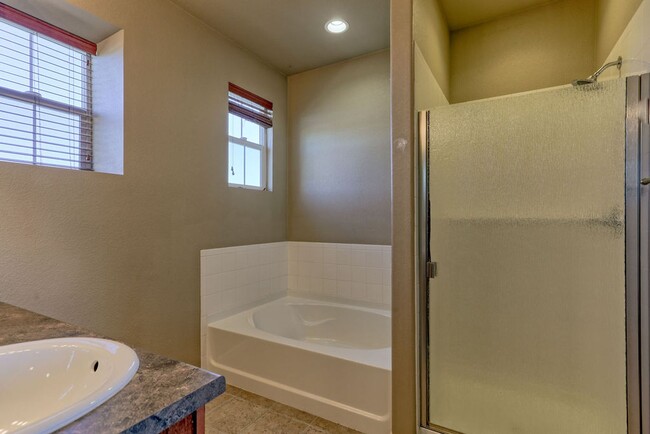 Building Photo - 3 Bedroom 2 1/2 Bath in Loveland