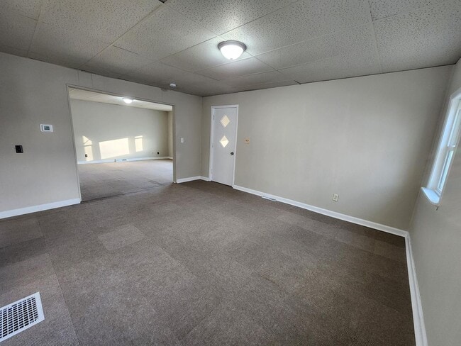 Building Photo - Newly updated 3 Bedroom 2 Bathroom Home-Located in Perry,IA