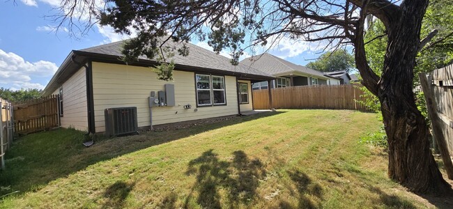 Building Photo - Sweet 2 Year Old Home in Comanche Cove