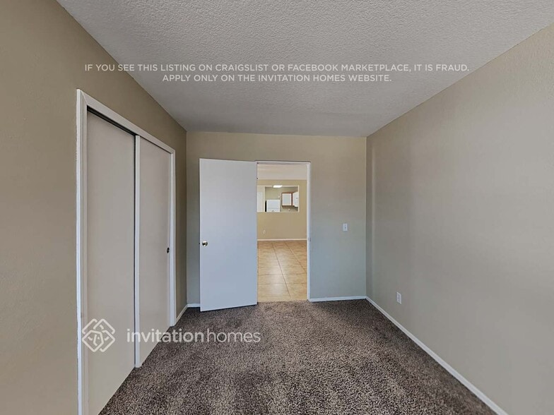 Building Photo - 8523 E Lakeview Ave