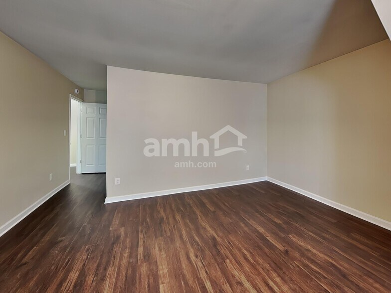 Building Photo - 2235 Saluda Ln NW