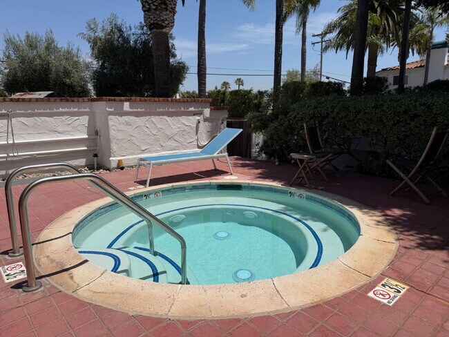 Building Photo - Enjoy the San Clemente lifestyle!
