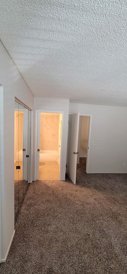 Building Photo - Beautifully Updated 2 Story Unit