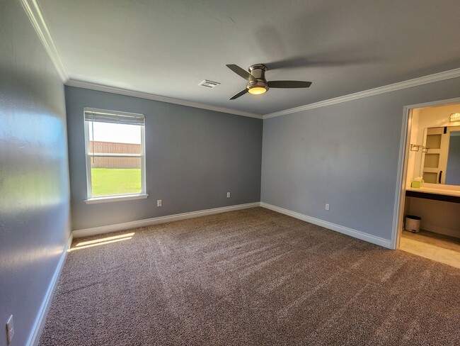 Building Photo - 3 bed, 2 bath home in Shawnee!