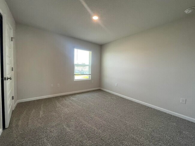 Building Photo - 339 Flounder St