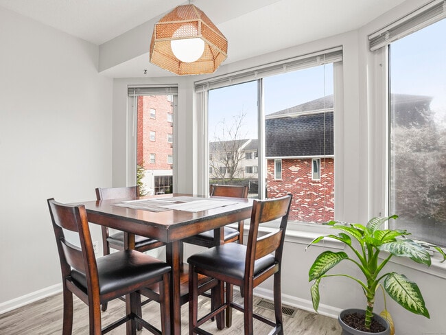 Building Photo - 1611 Washington Blvd