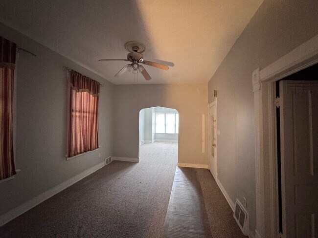 Building Photo - 2454 W Diversey Ave