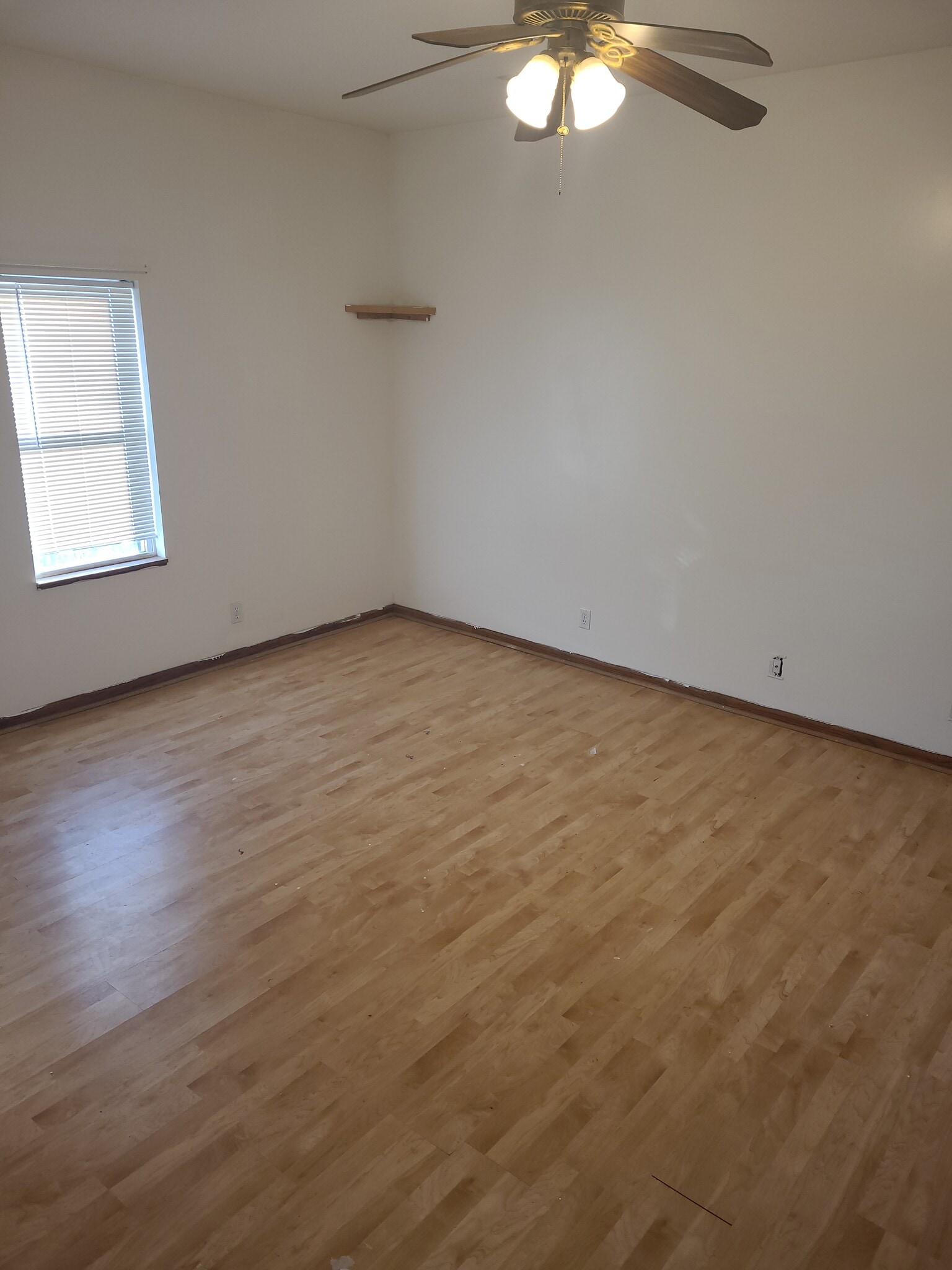 Living Room - 921 E 11th Ave