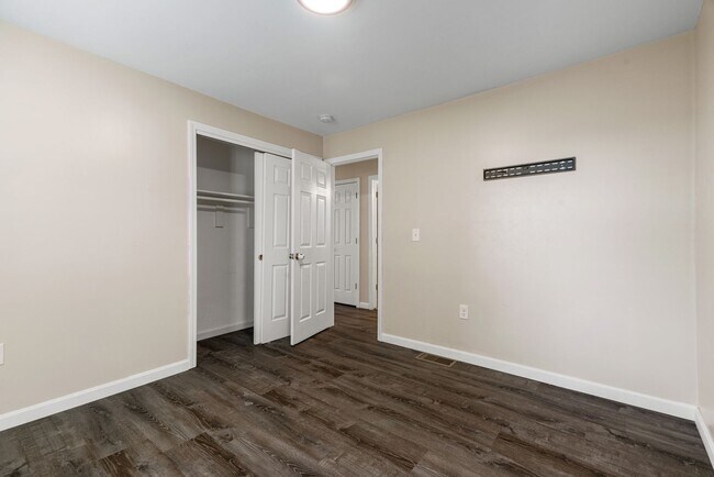 Building Photo - 3 1/2 Baltimore Street