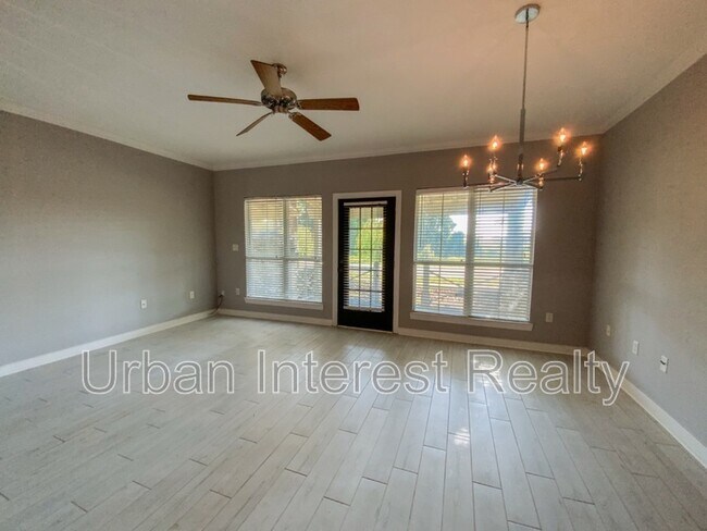 Building Photo - 421 Twin Lakes Ln