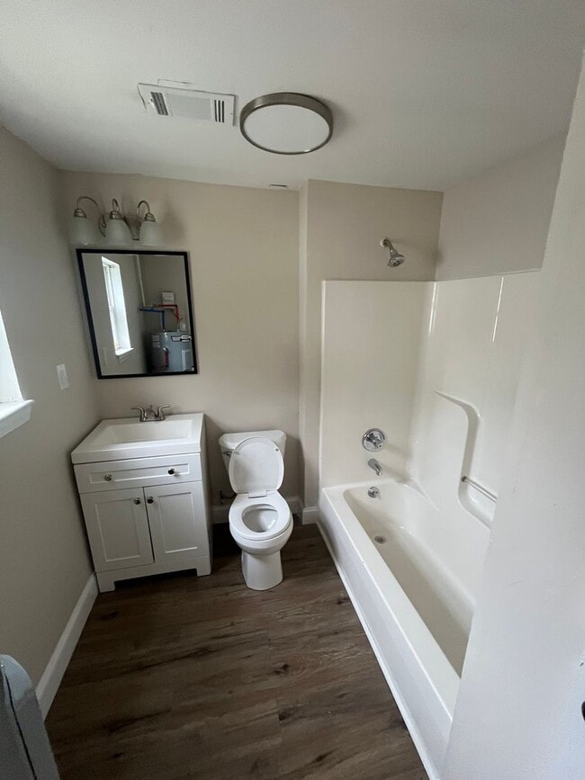 Building Photo - Gorgeous Updated 3 bedroom house!