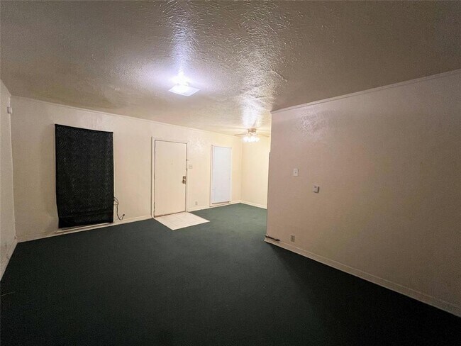 Building Photo - 2330 Seevers Ave