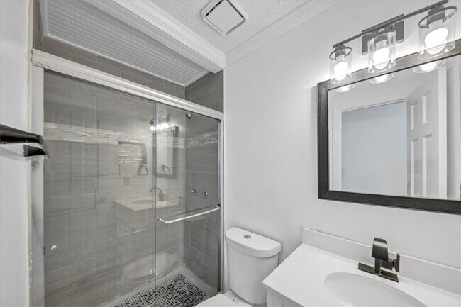 Building Photo - 172 Oak Forest Dr