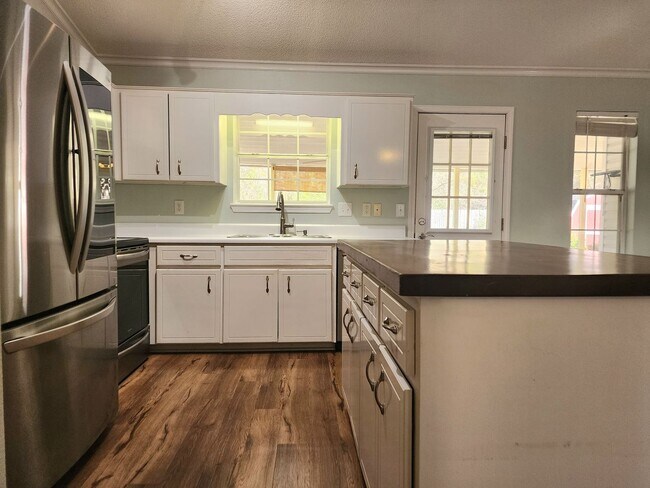 Building Photo - Adorable back yard in Gulf Shores - 3/2