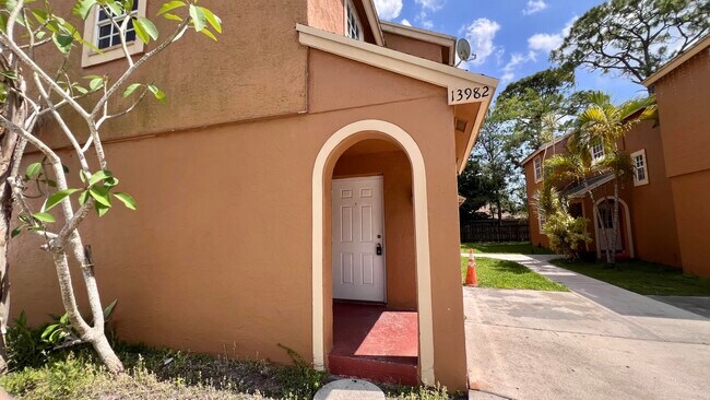 Building Photo - 13982 Morning Glory Dr