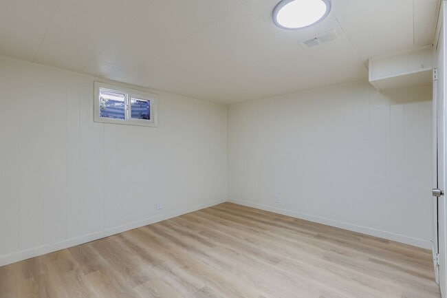 Building Photo - 4945 Wyandot St