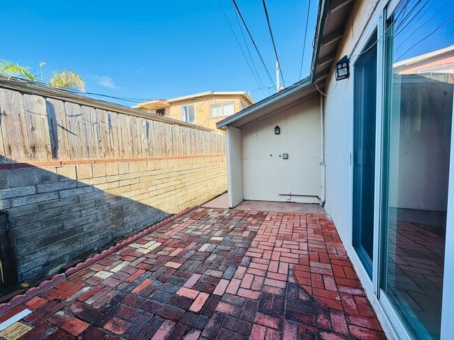 Building Photo - 1 BLOCK TO THE BEACH! COMPLETELY REMODELED 2BD/2BA OCEAN BEACH RESIDENCE - ONLY $4,475/MO!