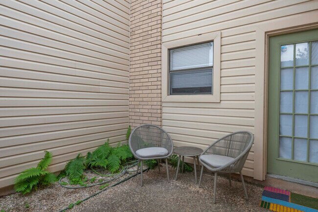 Building Photo - 8400 Jamestown Dr