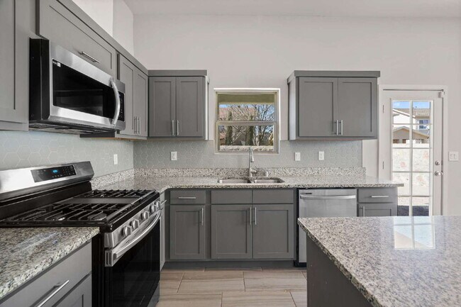Building Photo - 629 Cedarwood Ave
