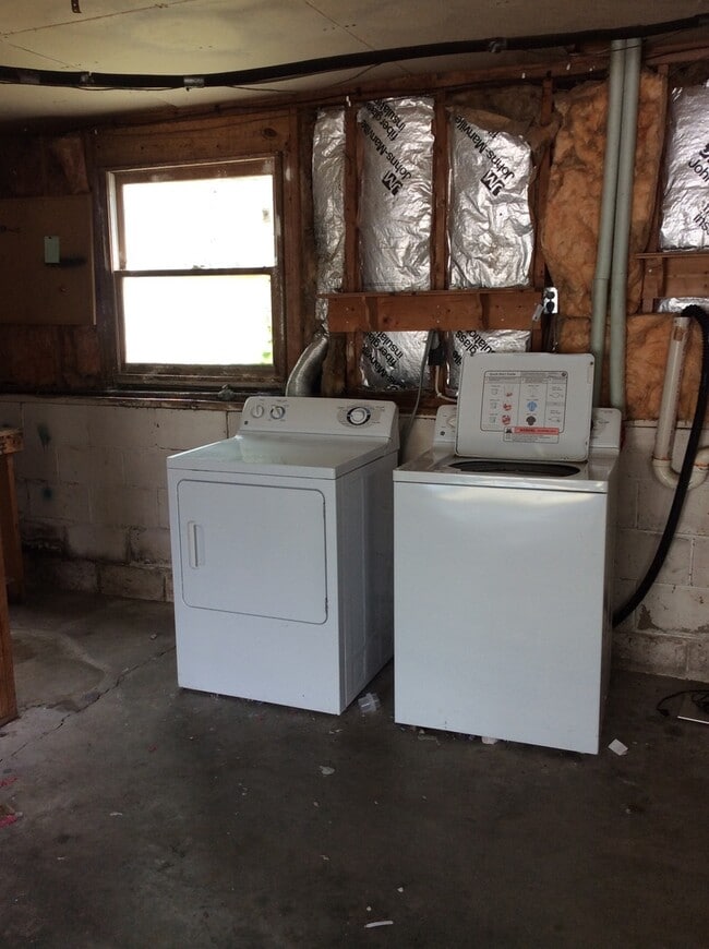 Building Photo - Available August 18th, 2026!