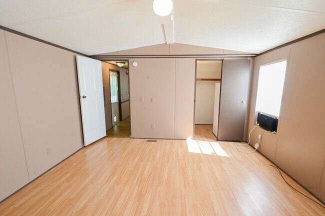 Building Photo - 167 Deer Run