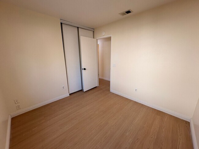 Building Photo - Rancho Cucamonga Gem – Stylish Single-Stor...
