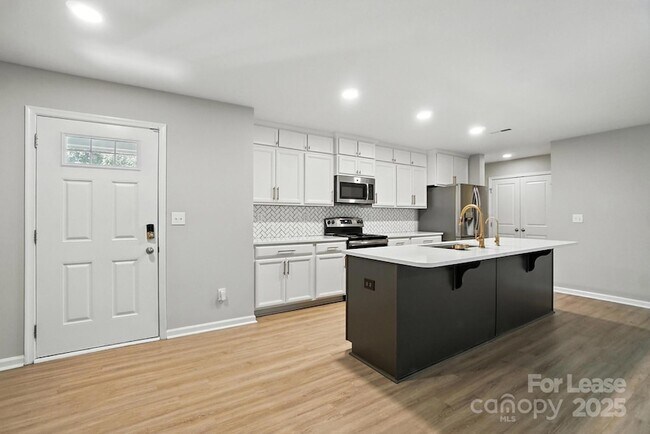 Building Photo - 1737 Hooper Court