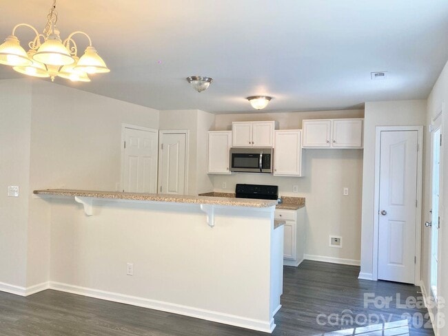 Building Photo - 320 Peachtree Rd