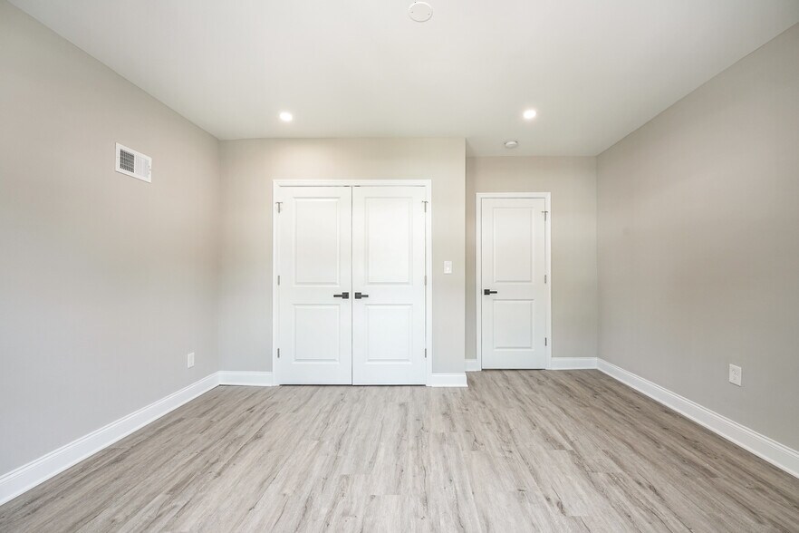 Building Photo - 121 N 51st St