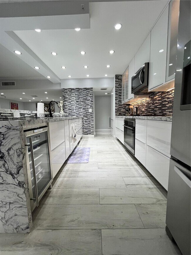 Building Photo - 300 Three Islands Boulevard