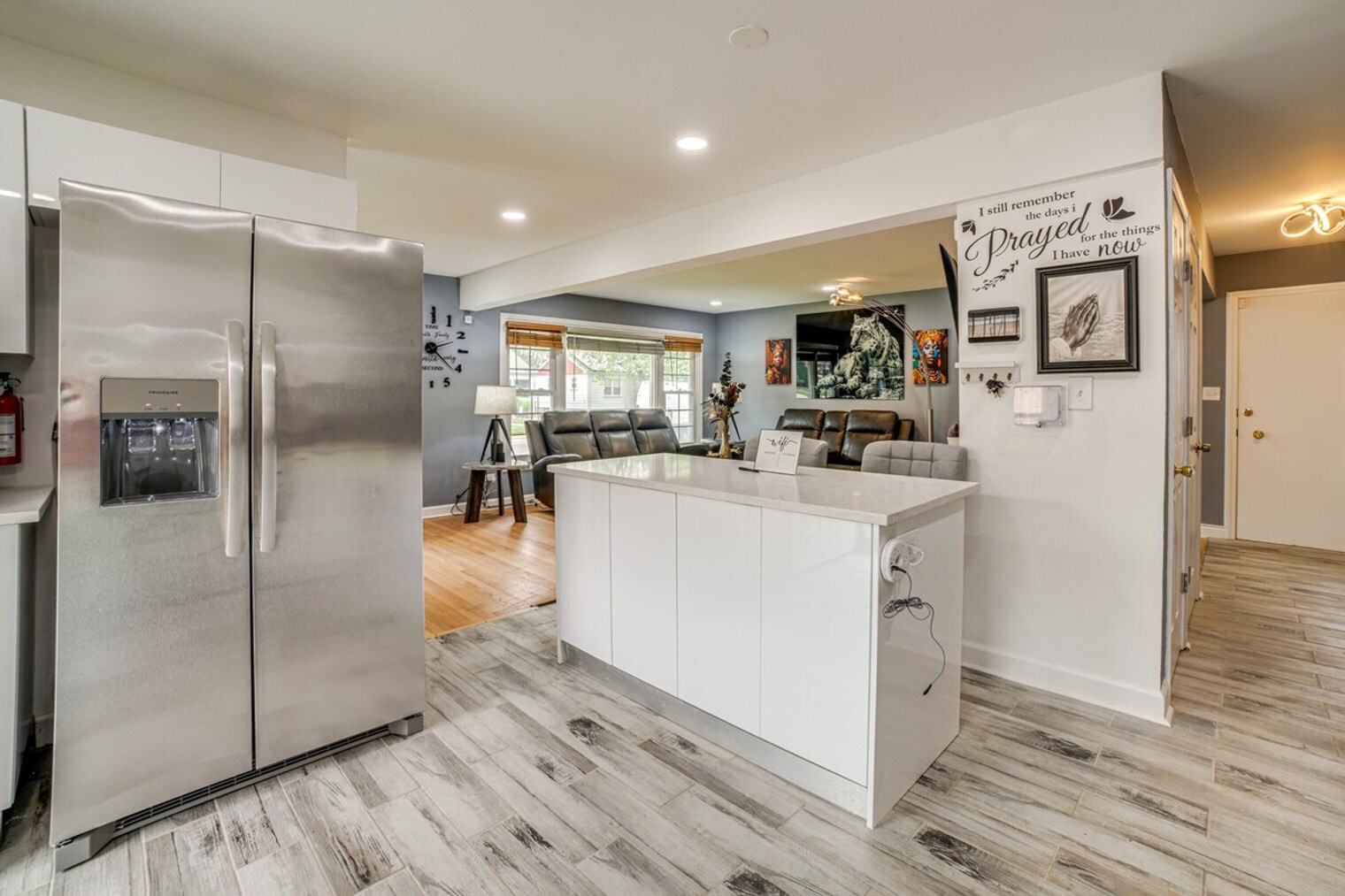 Building Photo - 737 E 157th Pl